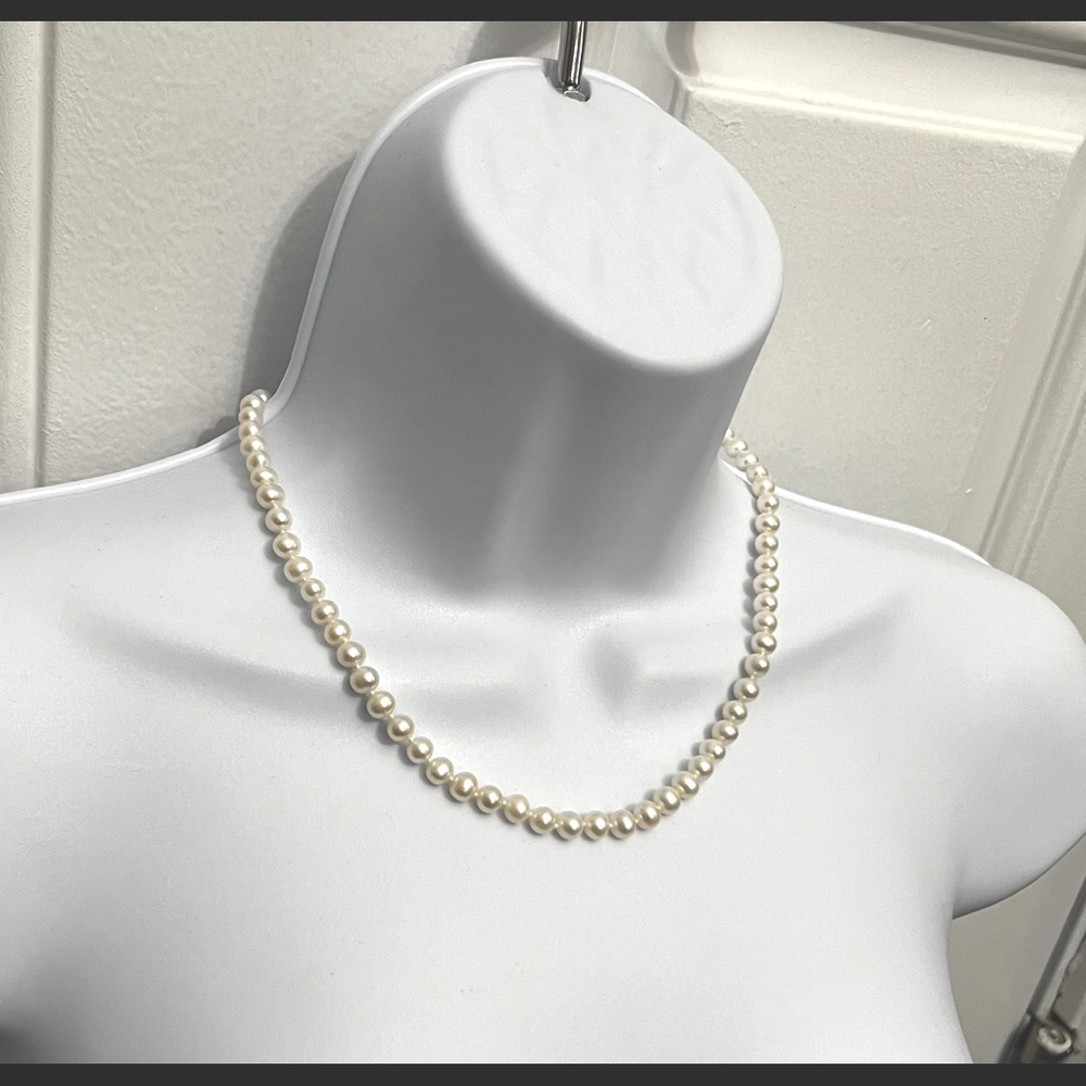 Beautiful 18” Pearl Necklace